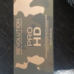 New makeup revolution‎ Pro HD camouflage corrector palette medium dark
